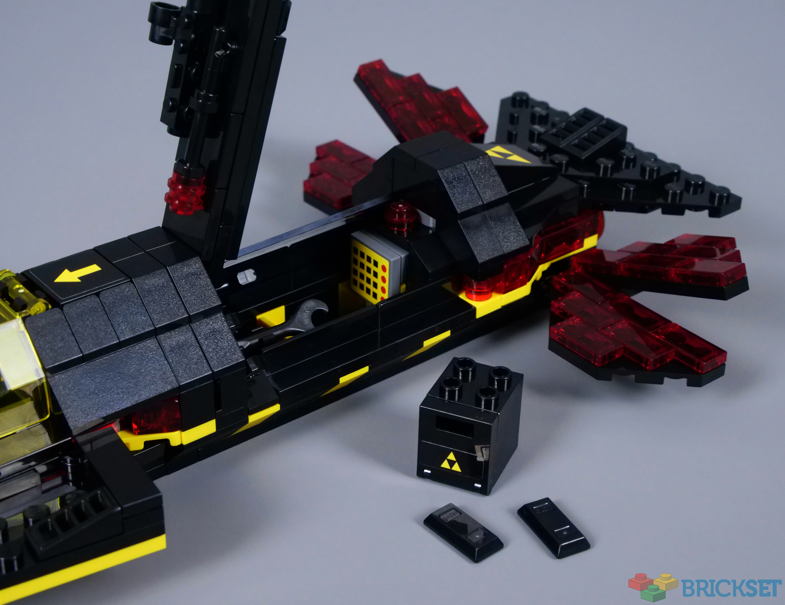 LEGO Icons 40580 Blacktron Cruiser review | Brickset